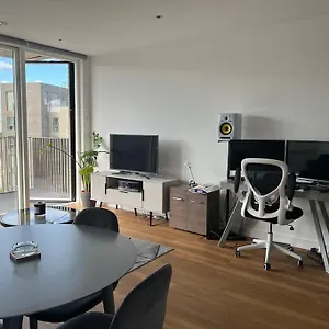 modern-1-bedroom-apartment-in-docklands.cambridgehotelsuk.com/