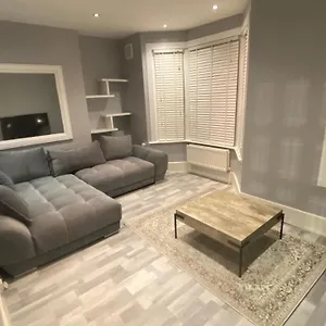 Snug 1 Bedroom Flat London